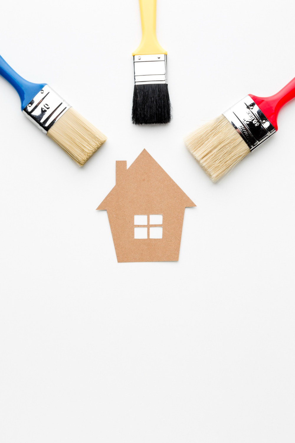 Représentation d'une maison avec des pinceaux peinture-facade-exterieur-en-bois